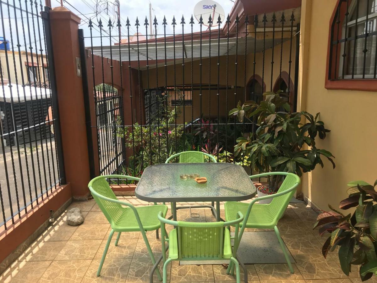 Casa Del Suizo Bed & Breakfast Desamparados  Екстериор снимка