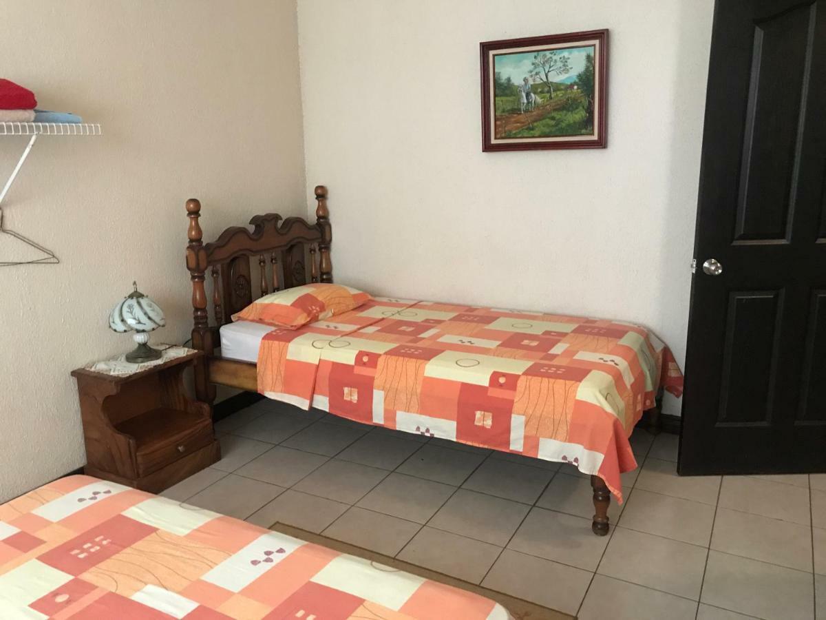Casa Del Suizo Bed & Breakfast Desamparados  Екстериор снимка