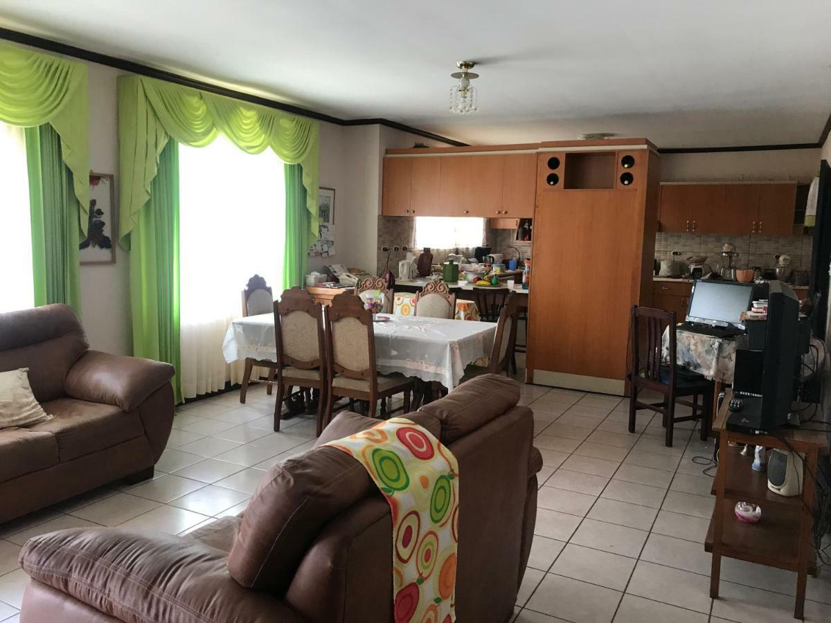 Casa Del Suizo Bed & Breakfast Desamparados  Екстериор снимка