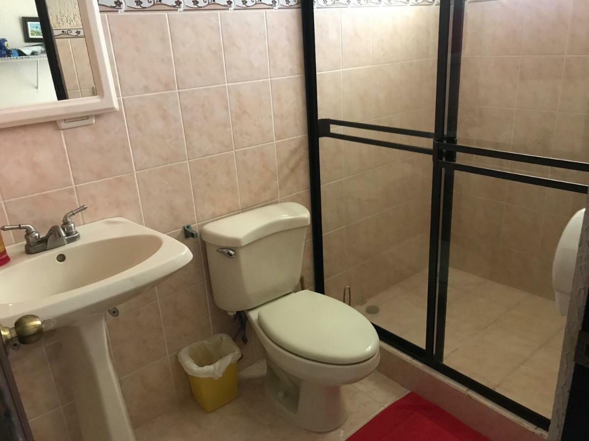 Casa Del Suizo Bed & Breakfast Desamparados  Екстериор снимка