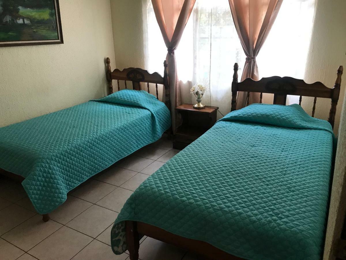 Casa Del Suizo Bed & Breakfast Desamparados  Екстериор снимка