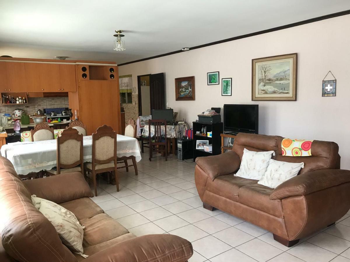 Casa Del Suizo Bed & Breakfast Desamparados  Екстериор снимка