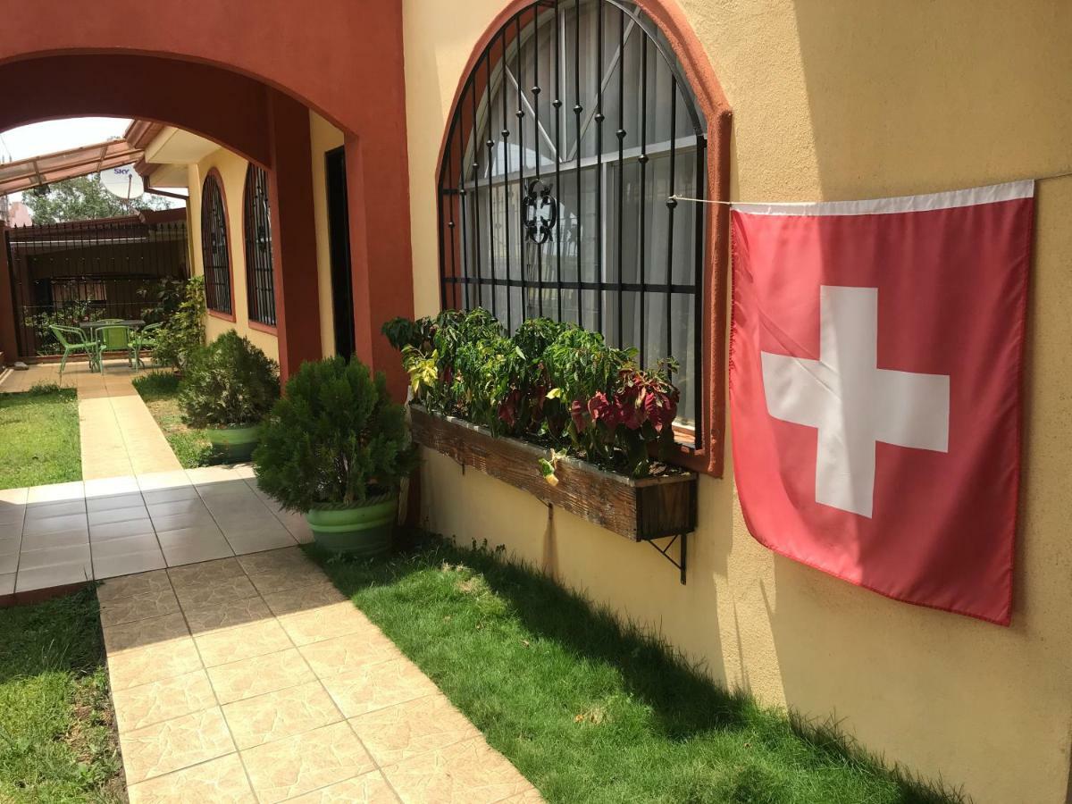 Casa Del Suizo Bed & Breakfast Desamparados  Екстериор снимка