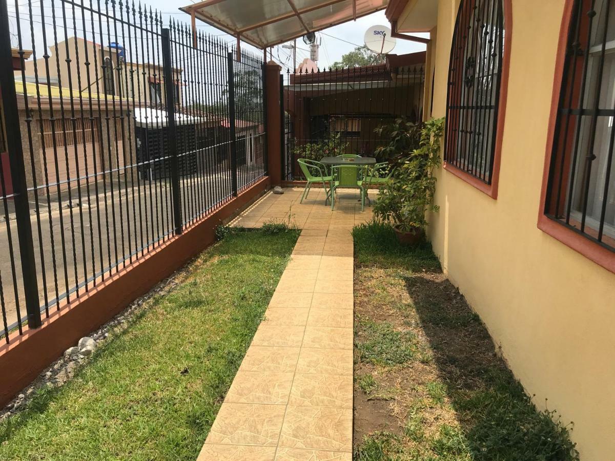 Casa Del Suizo Bed & Breakfast Desamparados  Екстериор снимка