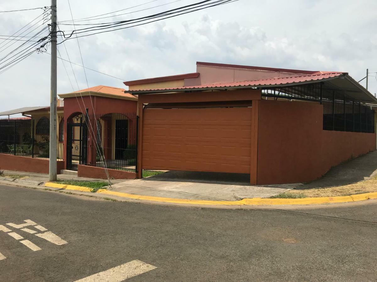 Casa Del Suizo Bed & Breakfast Desamparados  Екстериор снимка